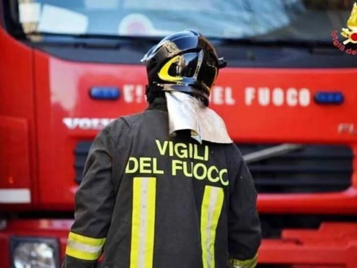 Boato all’alba, crolla una palazzina: un morto e due feriti