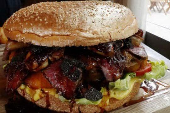 Giappone, un hamburger da 800 euro per il nuovo imperatore