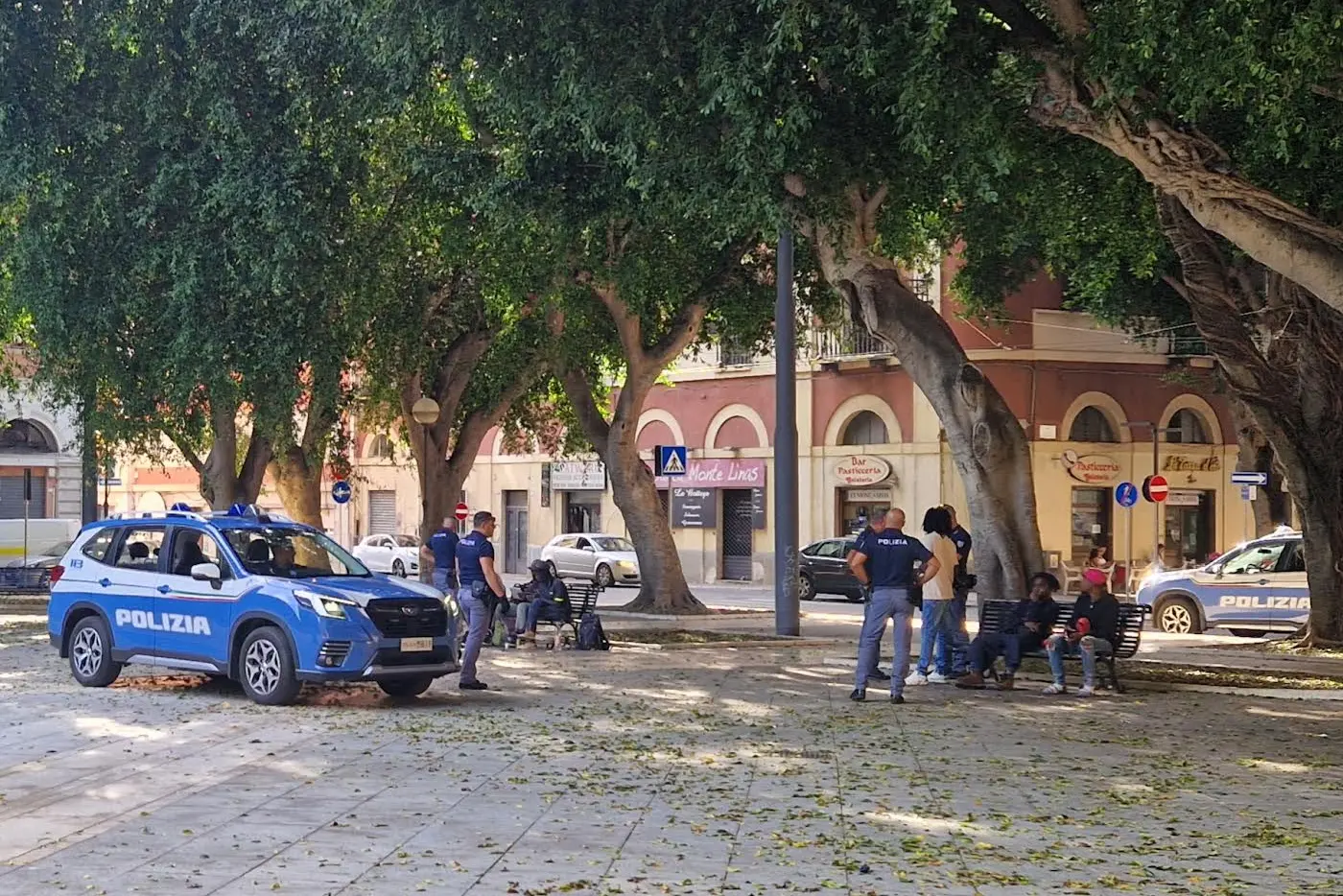 Polizia in piazza del Carmine