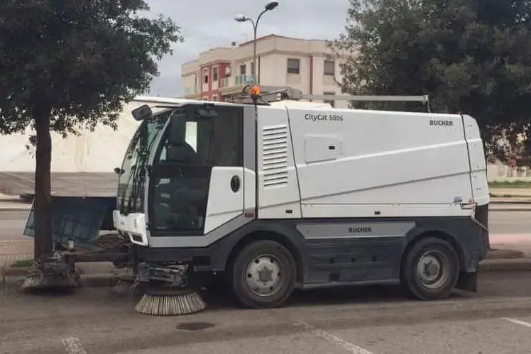 Il mezzo per la sanificazione (foto ufficio stampa)