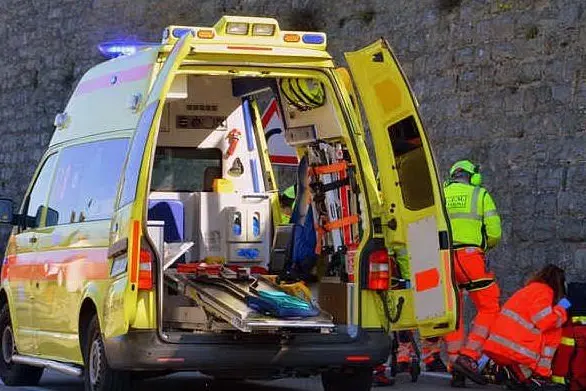 Un'ambulanza (foto Pixabay)