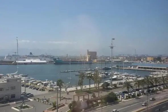 Il porto di Cagliari (Ansa)