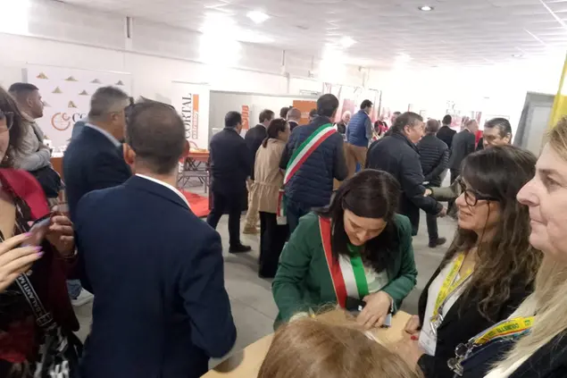La raccolta firme (foto concessa)