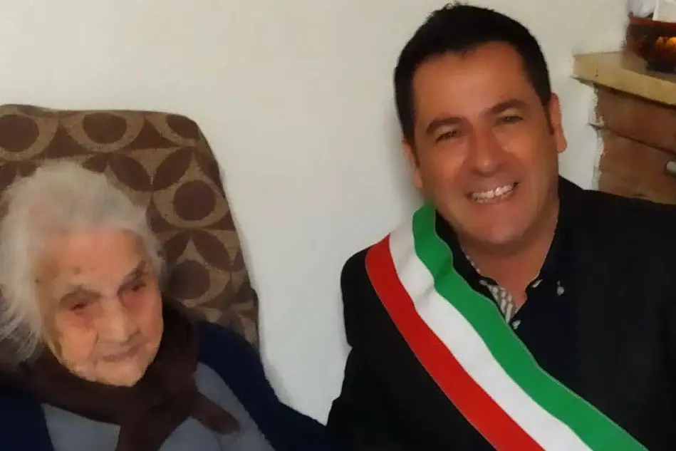 Maria Luigia Mocci e il vice sindaco Francesco Mameli (L'Unione Sarda - Farris)