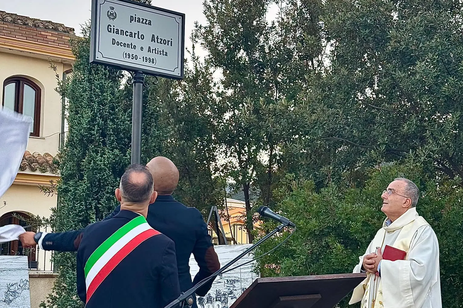 L'inaugurazione della piazza (foto Murgana)