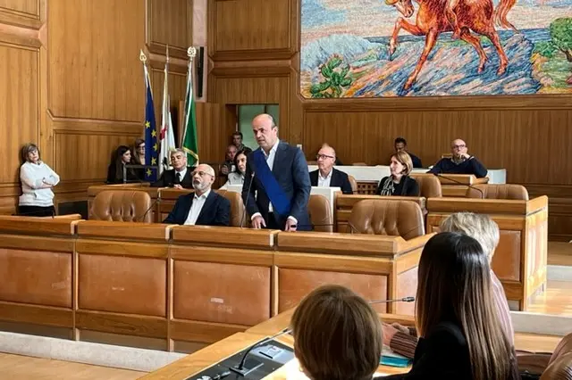 Il giuramento del presidente della Provincia, Giuseppe Ciccolini