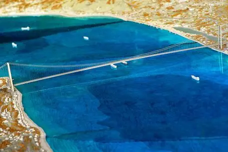 «Il progetto del ponte sullo Stretto, e la Sardegna resta a guardare» (immagine via Ansa)