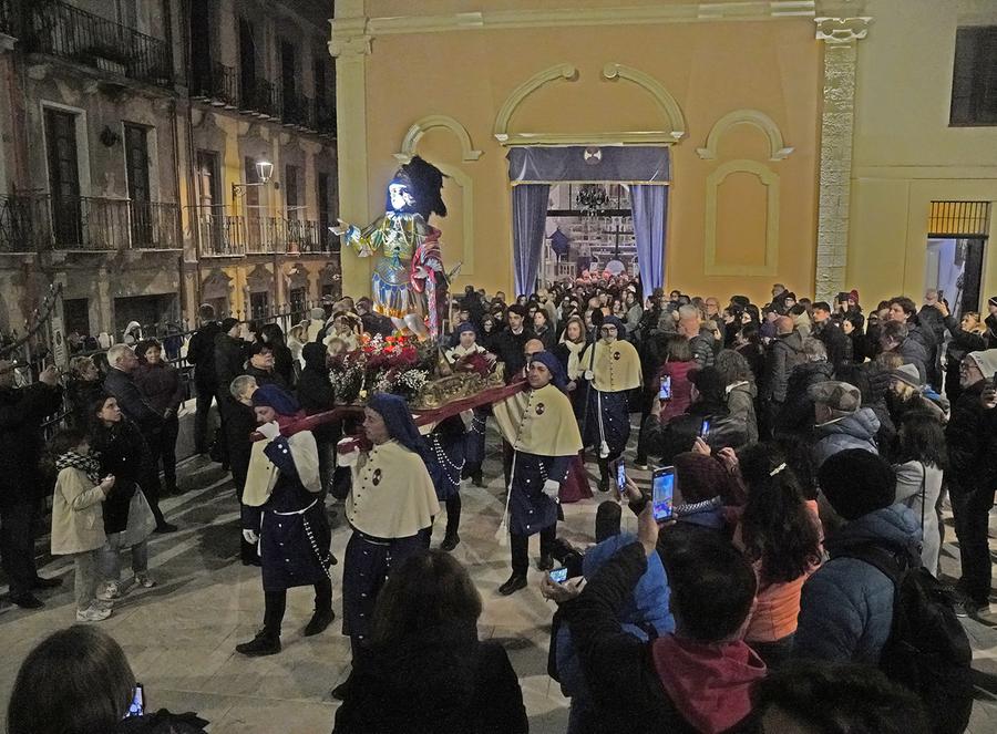 Silenzio e preghiere nel giro delle sette chiese