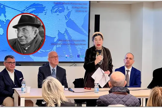 前皇家博物馆第一个房间的命名仪式时刻（照片已授权），在丹妮拉·泽达 (Daniela Zedda) 的镜头中，乔瓦尼·利留 (Giovanni Lilliu)