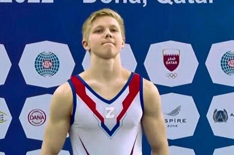 Sul podio con il simbolo Z, squalificato ginnasta russo: dovrà restituire la medaglia