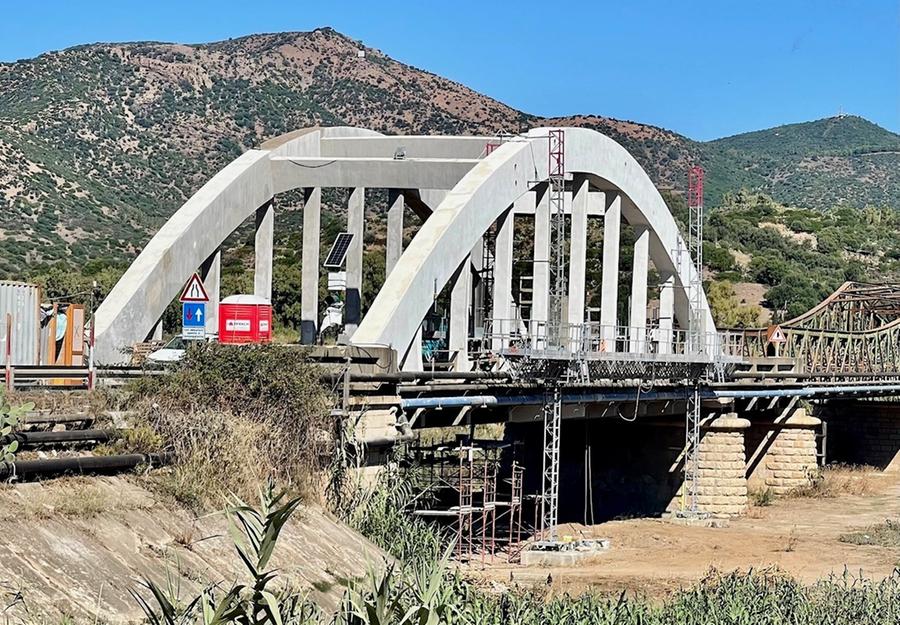 Ponte di ferro, via l’impresa-lumaca