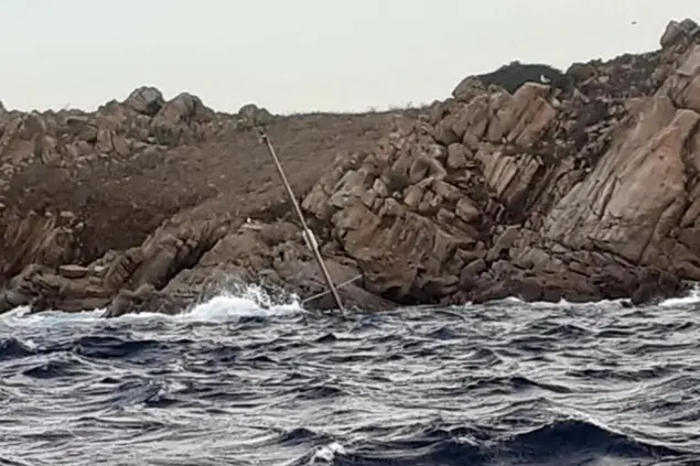 La barca (Ansa)