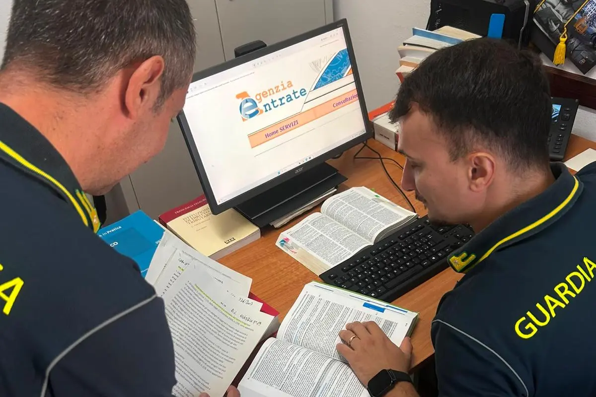 Militari della Guardia di finanza di Arbatax