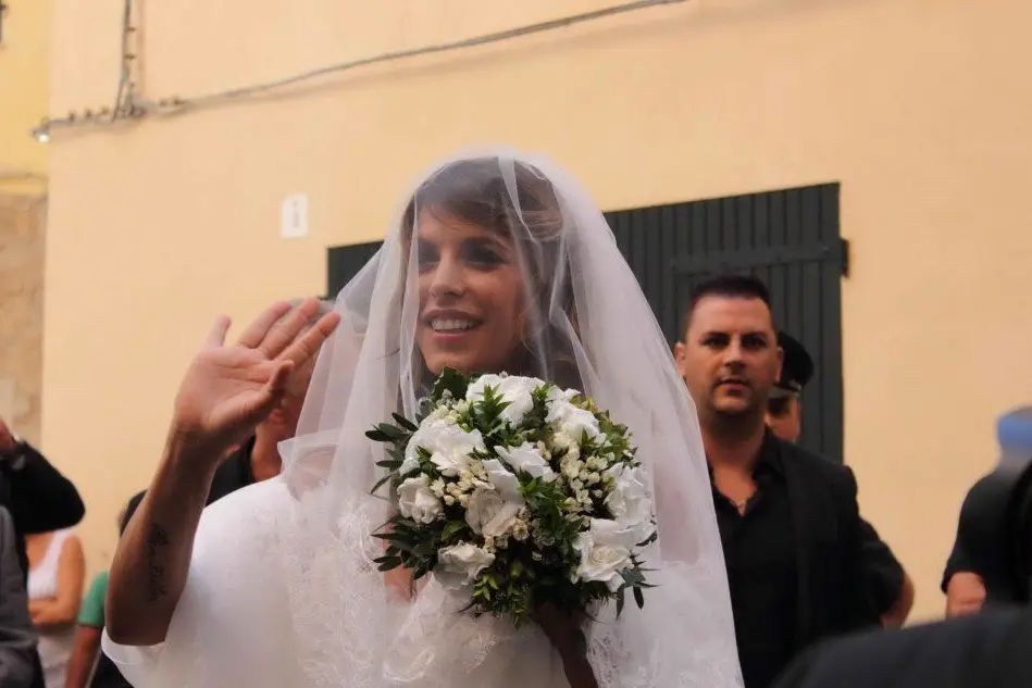 Elisabetta Canalis con l'abito da sposa
