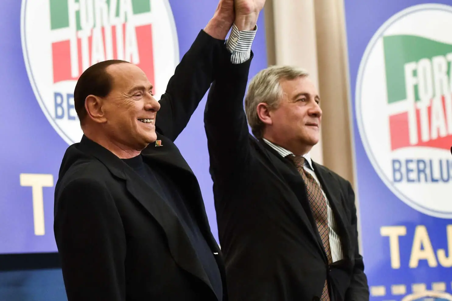 Silvio Berlusconi, fondatore e presidente di Forza Italia, con il suo successore Antonio Tajani in una foto del 2021. In occasione delle Europee, il nuovo coordinatore degli azzurri ha scelto questa immagine per la pubblicità elettorale