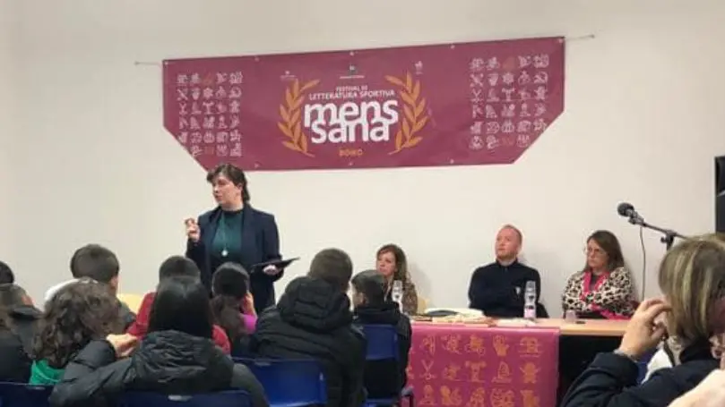 https://immagini.unionesarda.it/version/c:NjQxNjJjYWEtNjI4Yy00:NzZjYmE5OGItYjUzYi00/image.webp?f=16:9