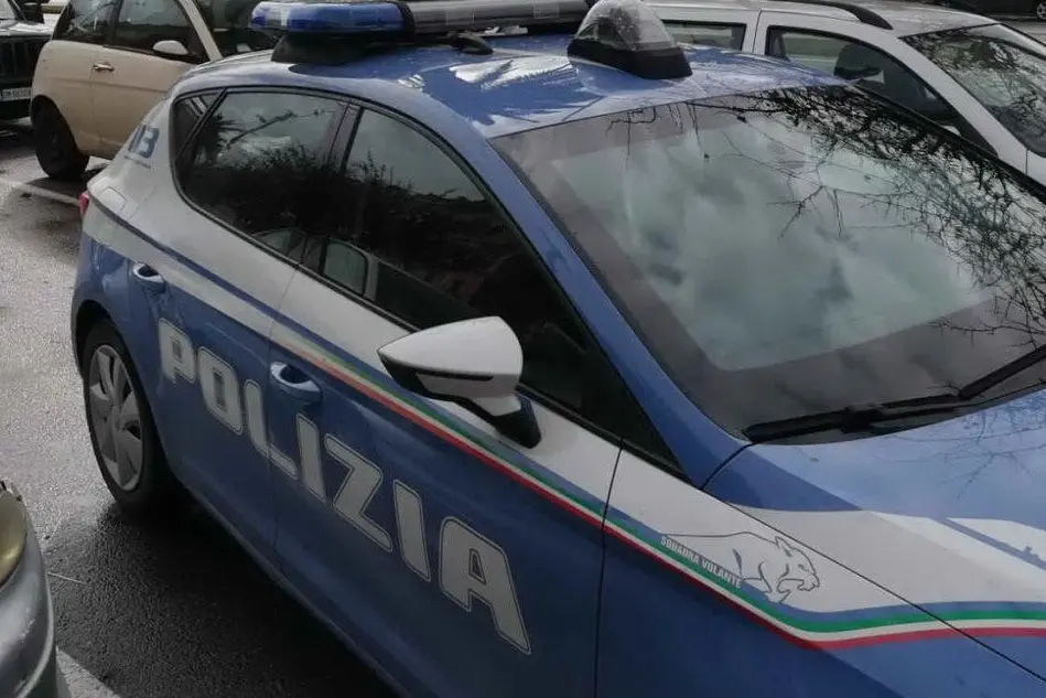Polizia in via Roma a Cagliari (Archivio L'Unione Sarda)