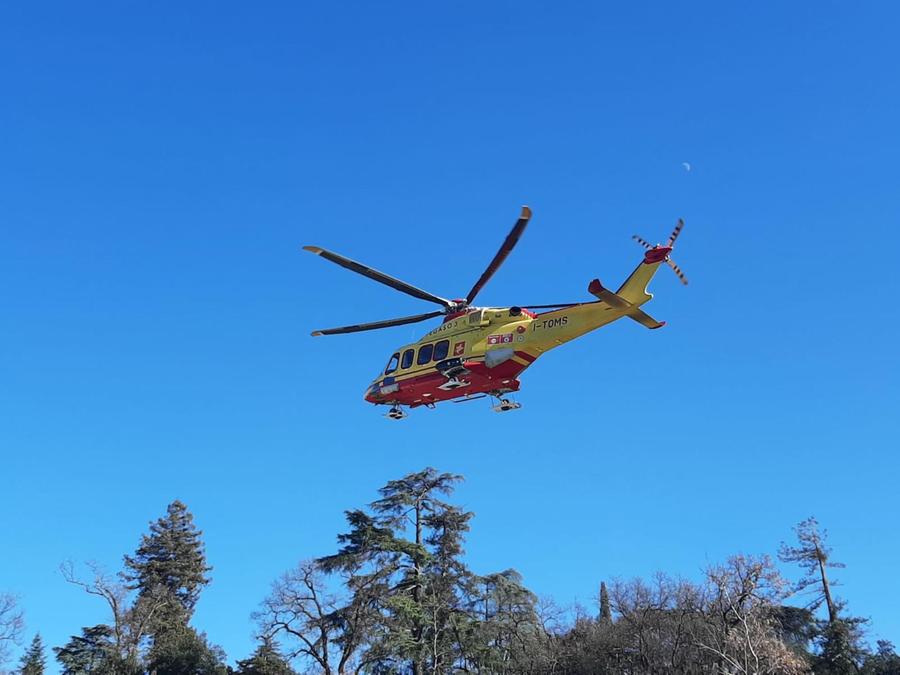 Costa Rei, malore mentre è al mare con la famiglia: muore un
