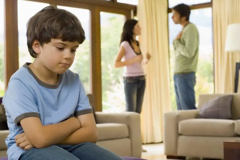 Un bambino spettatore dai conflitti tra i genitori