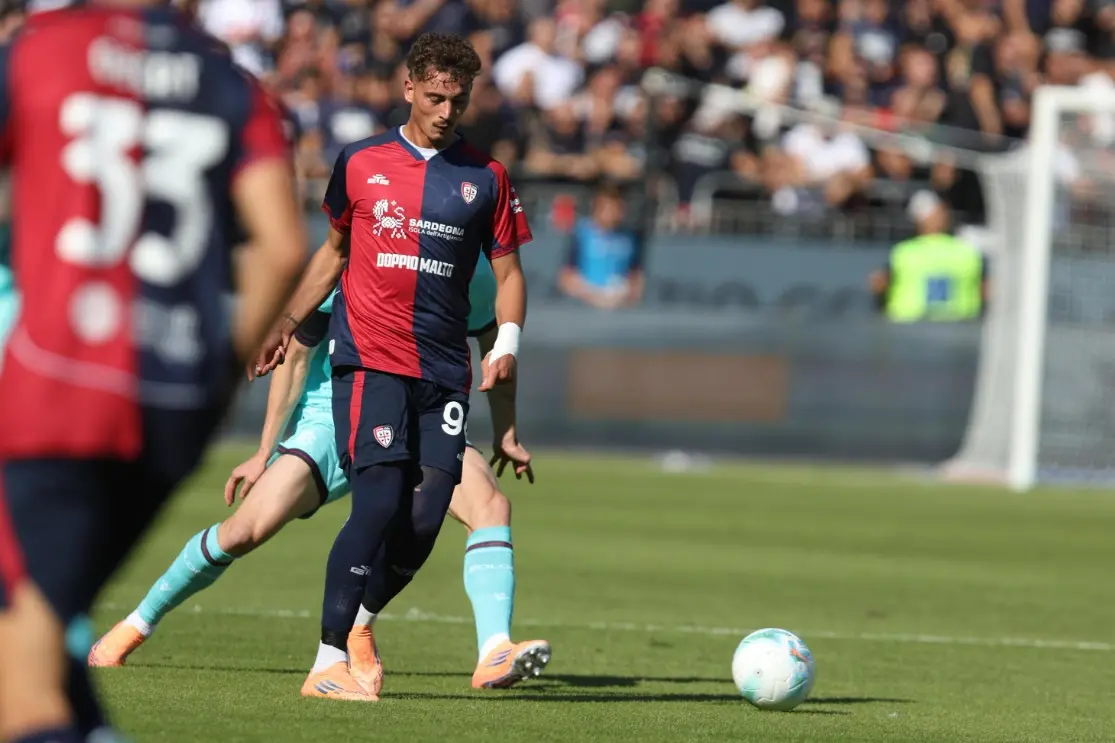 Sebastiano Esposito in Cagliari-Bologna (foto Ansa)