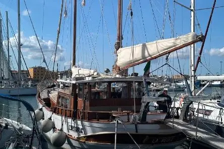 Il motoveliero “La Rèole” a Porto Torres (foto Pala)