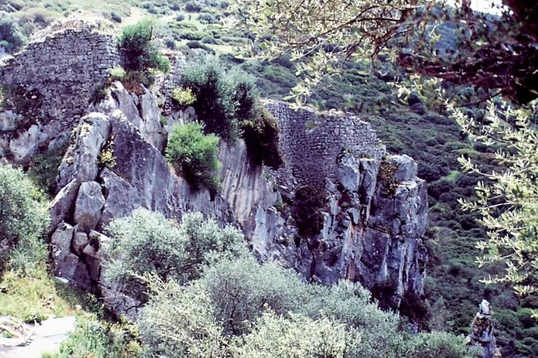 I ruderi del Castello di Medusa (Sardegna Turismo)