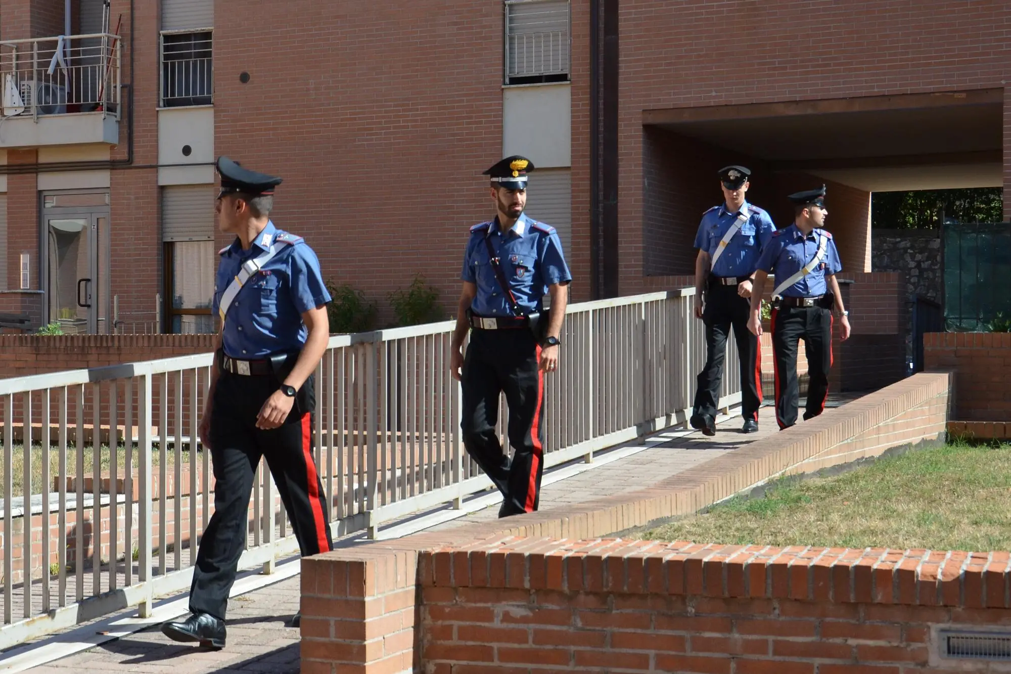 I carabinieri gli notificano lo sfratto, lui li aggredisce: fermato col taser a Quartucciu (foto carabinieri)