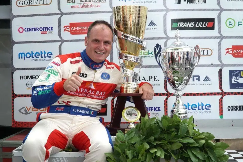 Omar Magliona con il trofeo