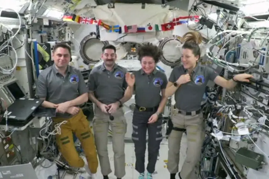SpaceX Crew-12 si prepara al ritorno: Ci manca famiglia...e la doccia