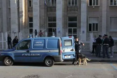 I controlli antidroga al Dettori (FOTO UNGARI)