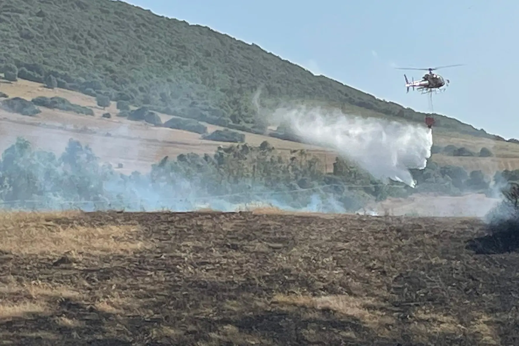 L’intervento dell’elicottero (foto L'Unione Sarda - Murru)
