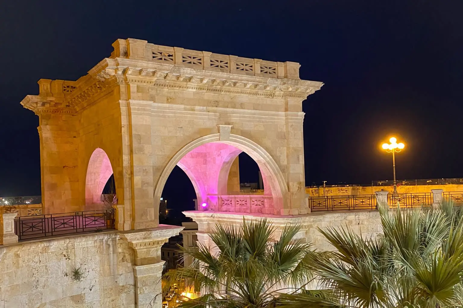 Il Bastione illuminato (archivio L'Unione Sarda)