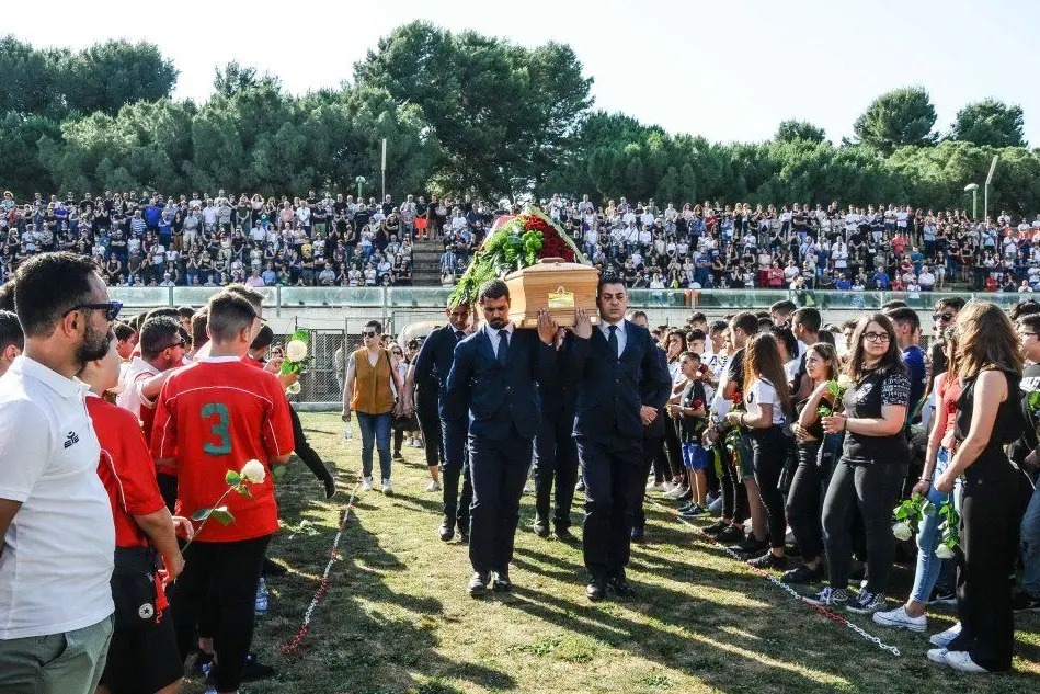 Il funerale di Gabriele Cipolla (Archivio L'Unione Sarda)