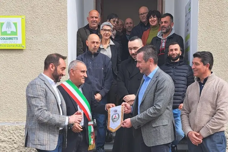 L'inaugurazione della sede di Ales (foto Coldiretti)