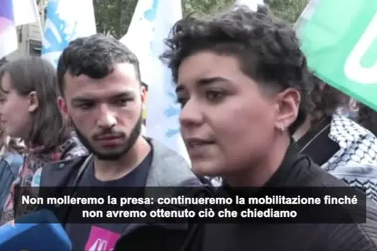 Francia, Unione Studenti: "10 miliardi sul tavolo o non ci fermeremo"