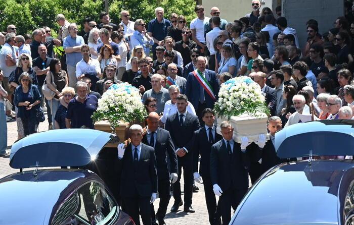 «Monica e Giorgia,  vi rivedrò nel mare che avete amato»