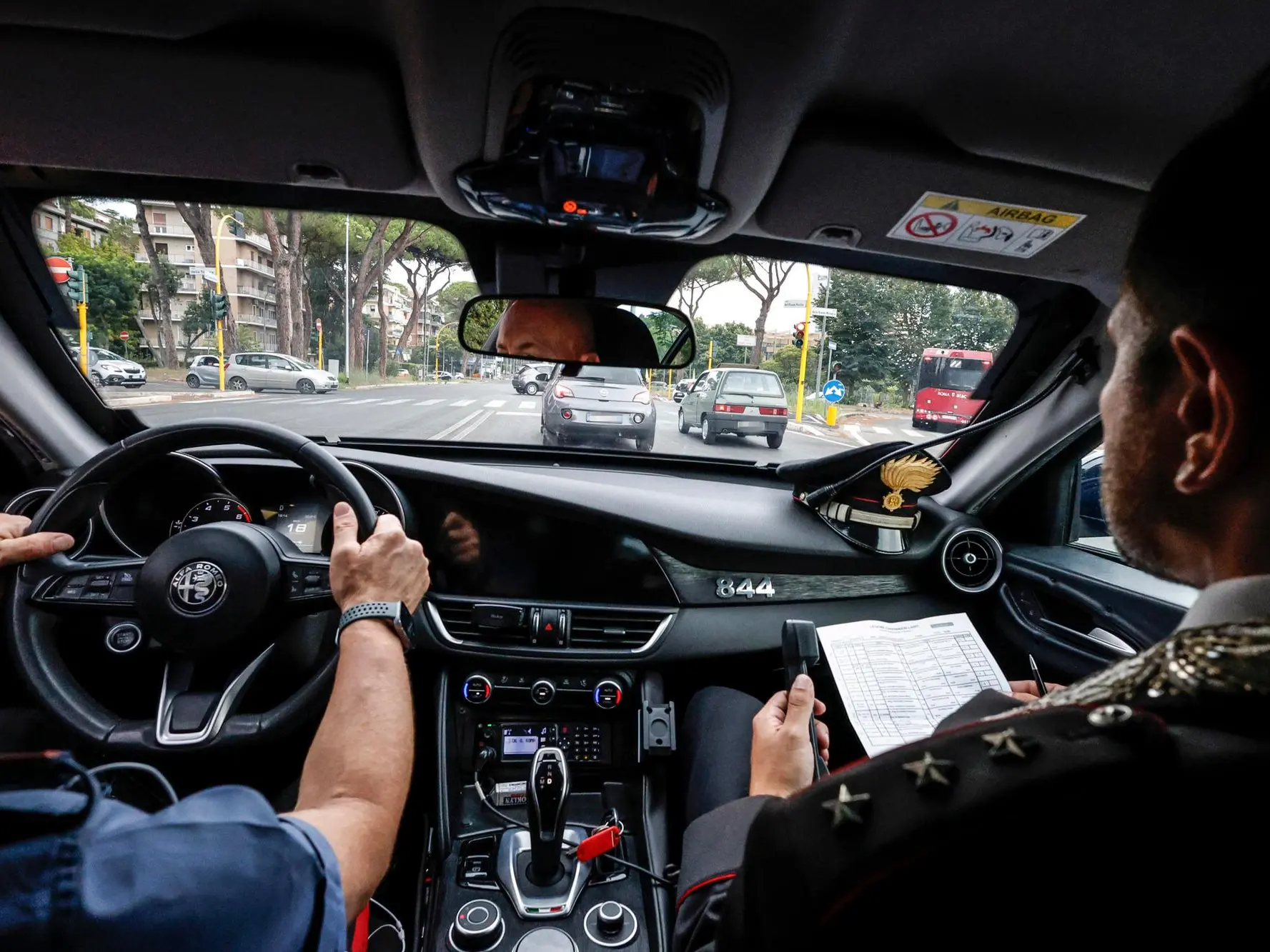 Un'auto dei carabinieri