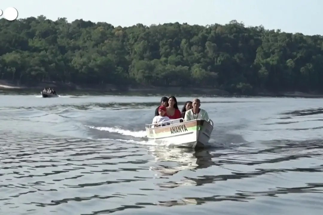 Brasile, il viaggio degli indigeni in Amazonia per andare alle urne