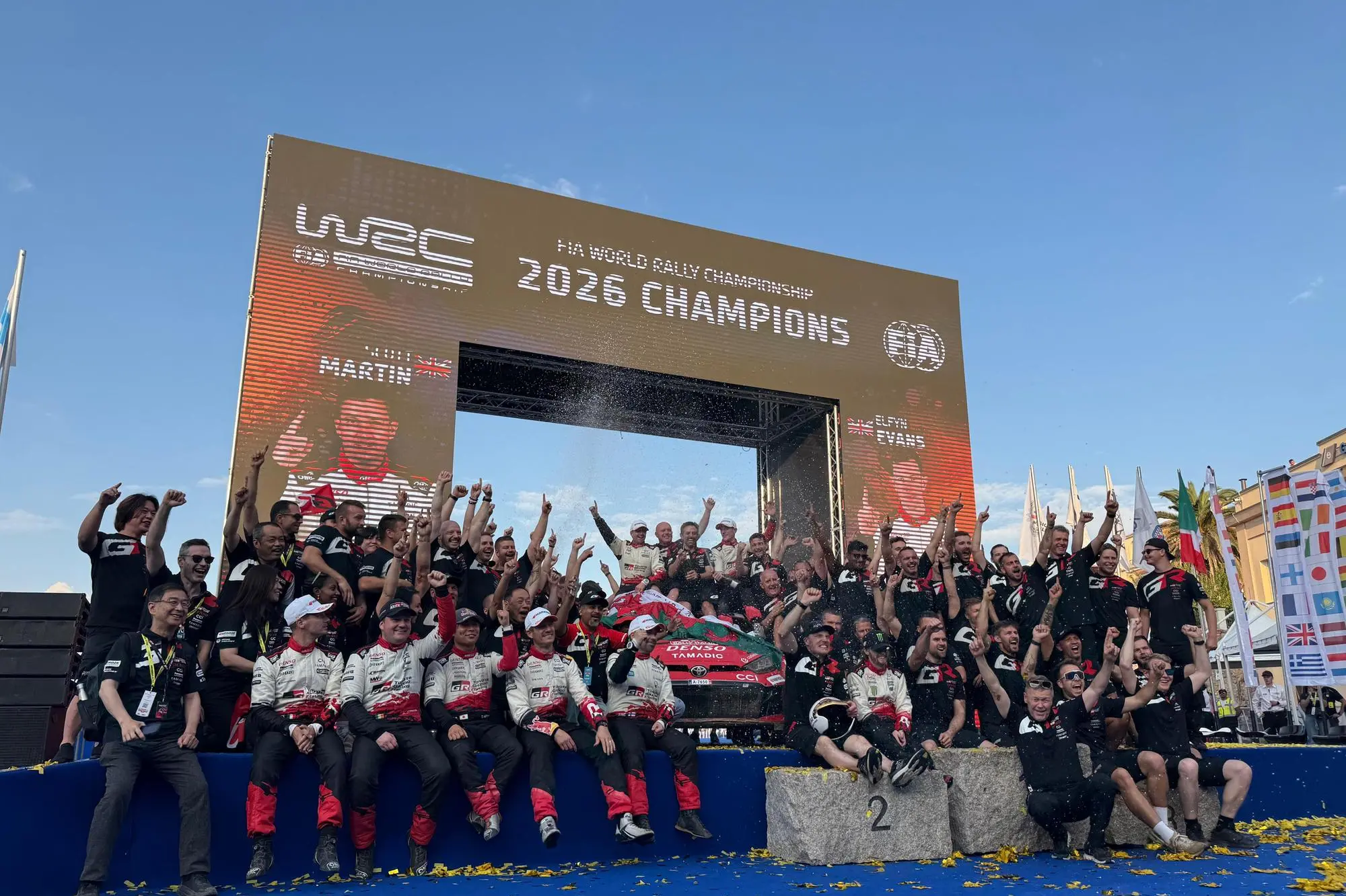 I festeggiamenti del Toyota Gazoo Racing dopo la vittoria del Ris e del titolo mondiale (foto Vanna Chessa)