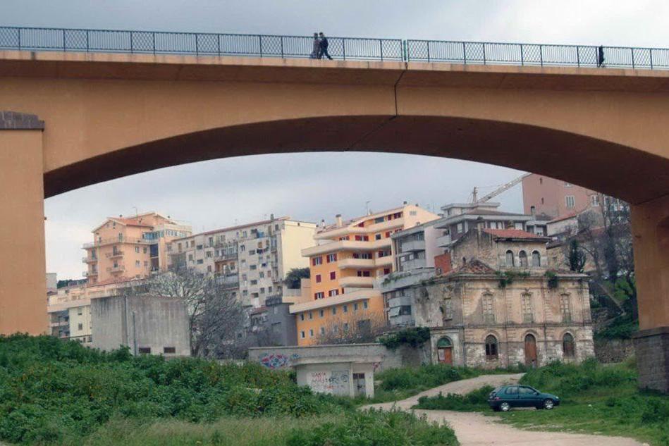 &quot;Il ponte di Rosello oscilla&quot;, paura a Sassari dopo il passaggio di un grosso mezzo pesante