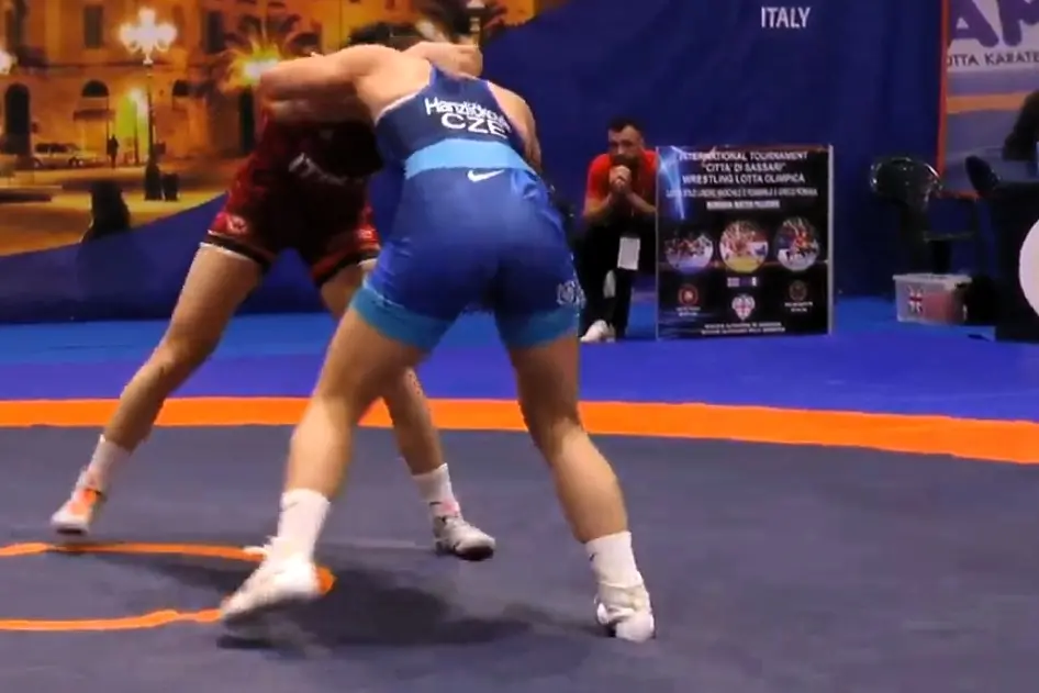 Un combattimento nella lotta femminile