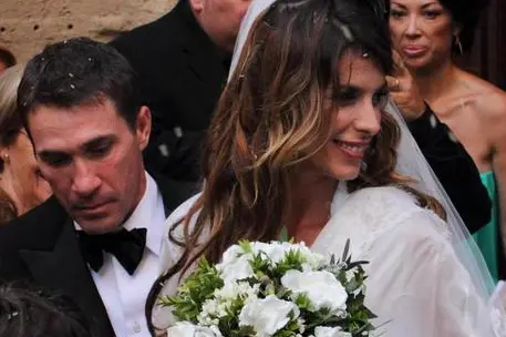 Il matrimonio fra Elisabetta Canalis e Brian Perry ad Alghero (foto Ansa)