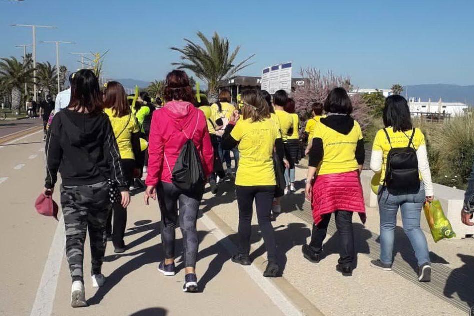 Donne in marcia a Cagliari (foto inviata dalla lettrice Stefania)