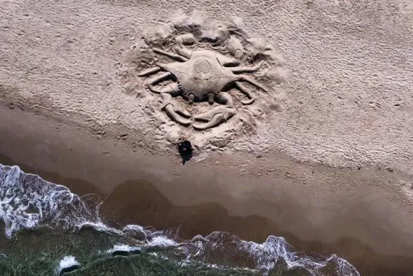 La scultura di sabbia a Platamona (foto concessa)
