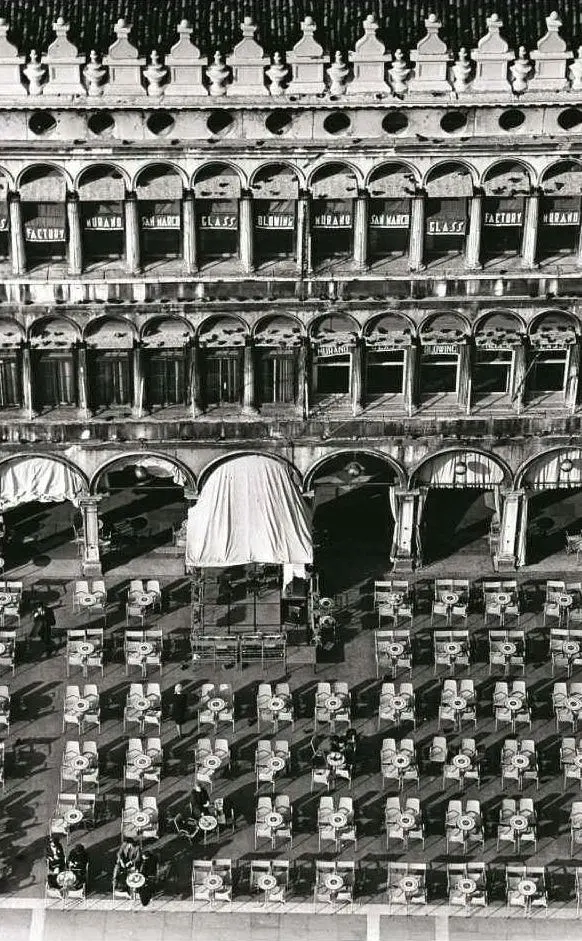 Piazza San Marco 1983 \r © Fondazione Fulvio Roiter