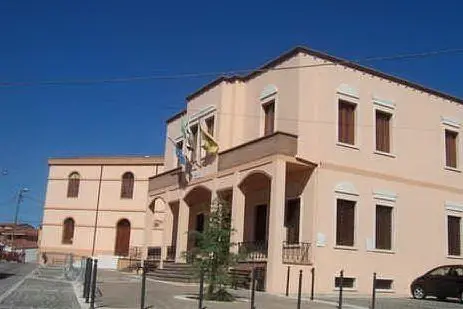 Il municipio (da Facebook)