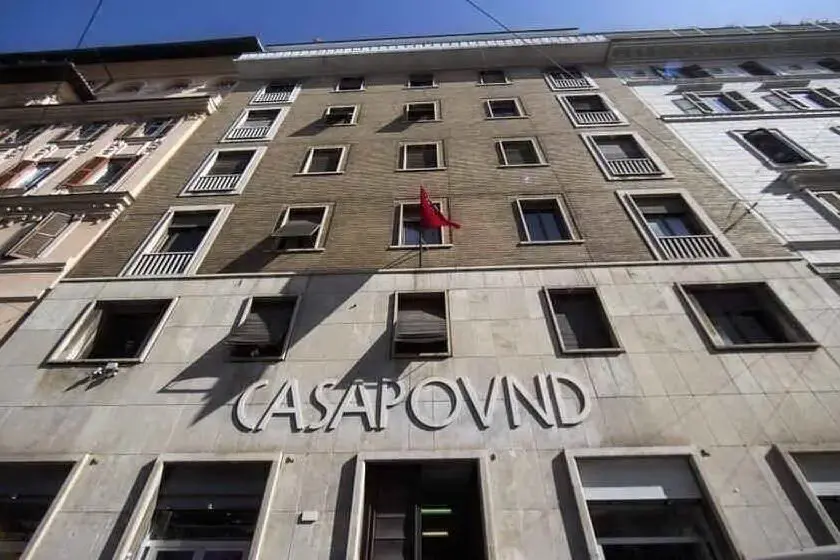L'immobile occupato da Casapound nel pieno centro di Roma (Archivio L'Unione Sarda)