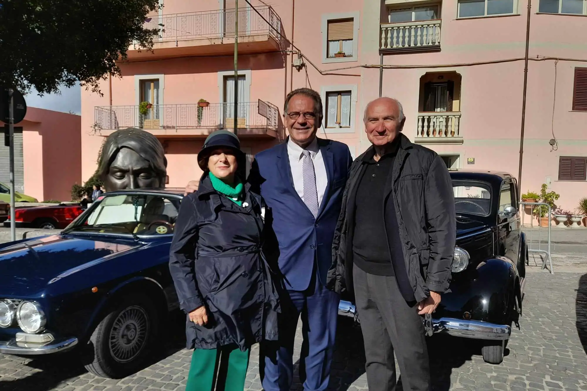 Alessandro Cecchi Paone con Domenico Fumagalli e Mariolina Mannia davanti al MaC Lula (foto Dui)