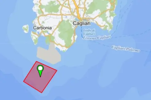 Battaglia navale nel mare sardo: «Zona pericolosa per tiri a fuoco»