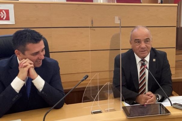 L'assessore Gianni Chessa e il sindaco Mulas (foto L'Unione Sarda - Pala)